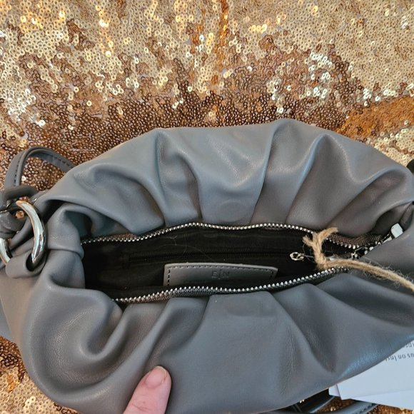 🦩NWT Gray Vegan Leather Small Handbag - Picture 9 of 10